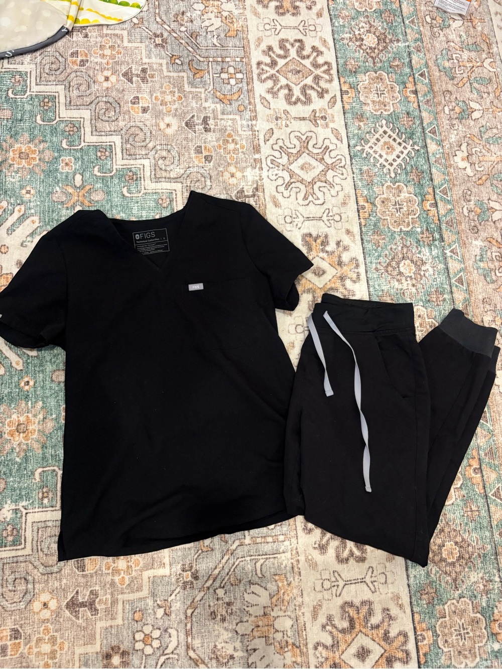 Figs Black Women's Scrub Top and Jogger Set